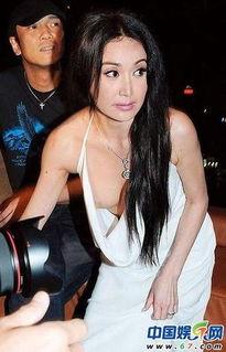 明星露底见,瞬间引发网友热议！