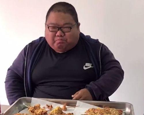 凿哥吃瓜博主,揭秘网络红人凿哥吃瓜背后的故事